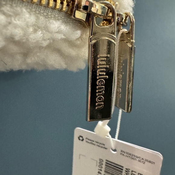 NWT Lululemon Everywhere Belt Bag Large 2L Fleece - Picture 7 of 7